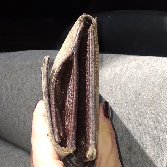 SOLD. Vintage Gucci Monogram Wallet - Picture 6 of 7